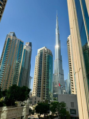 Burj KhalifaView Spacious 1-Bedroom Apartment
